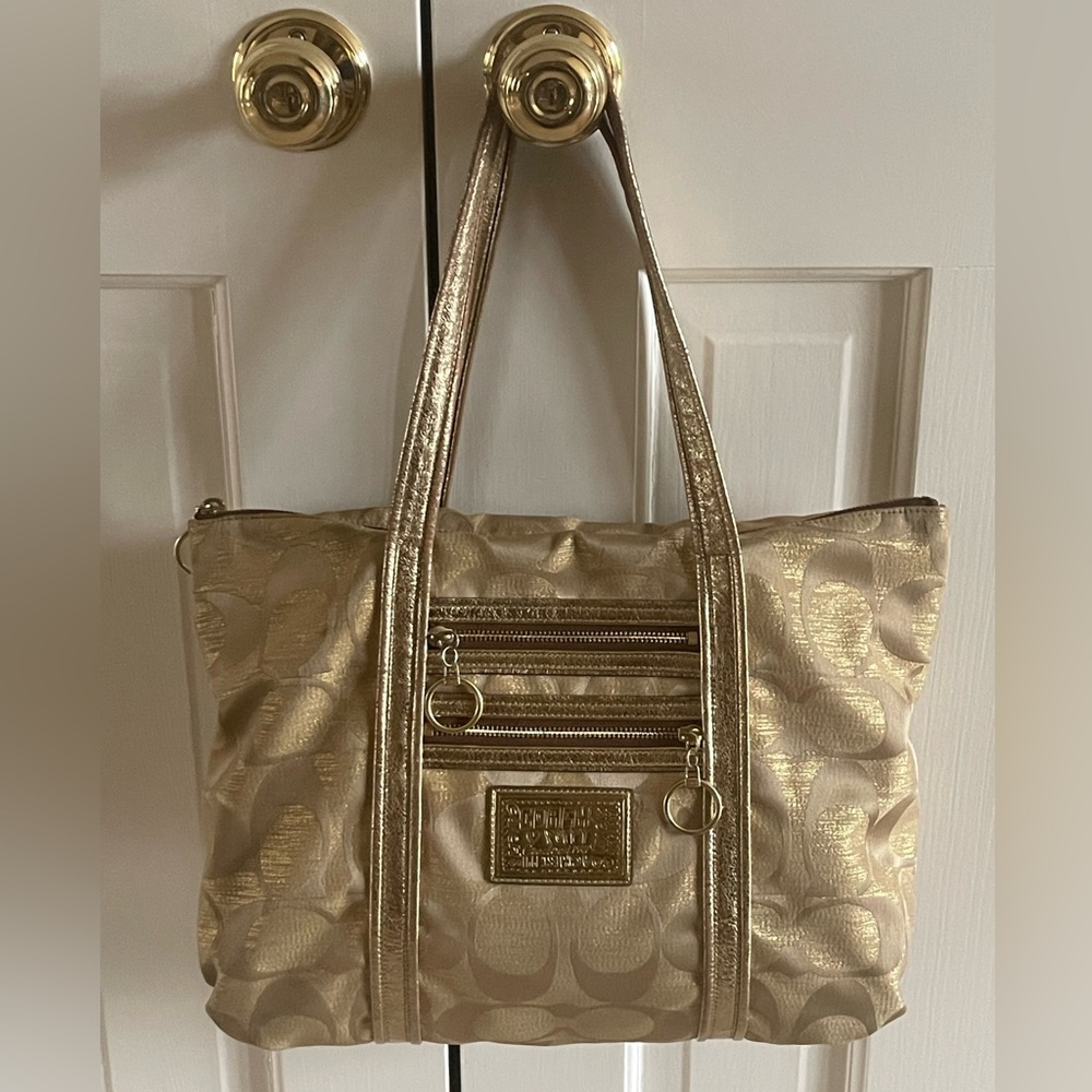 Gold Coach Logo Shoulder bag
